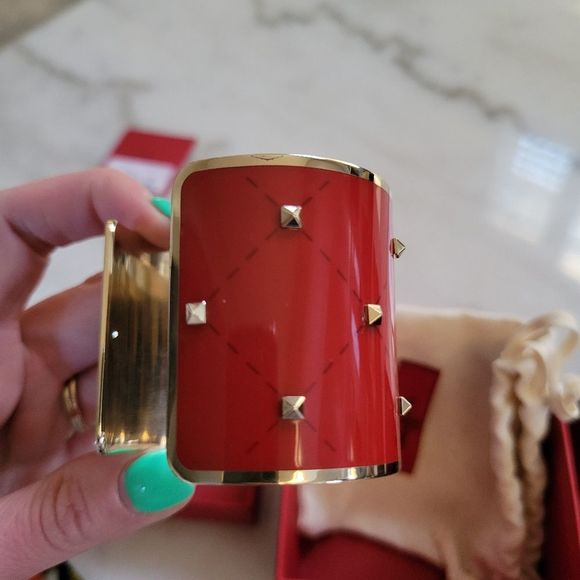🆕️ VALENTINO Garavani Rockstud cuff stud bracelet Gift - Picture 16 of 16